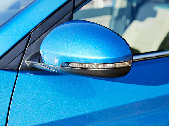 Electric folding side mirrors with heating.