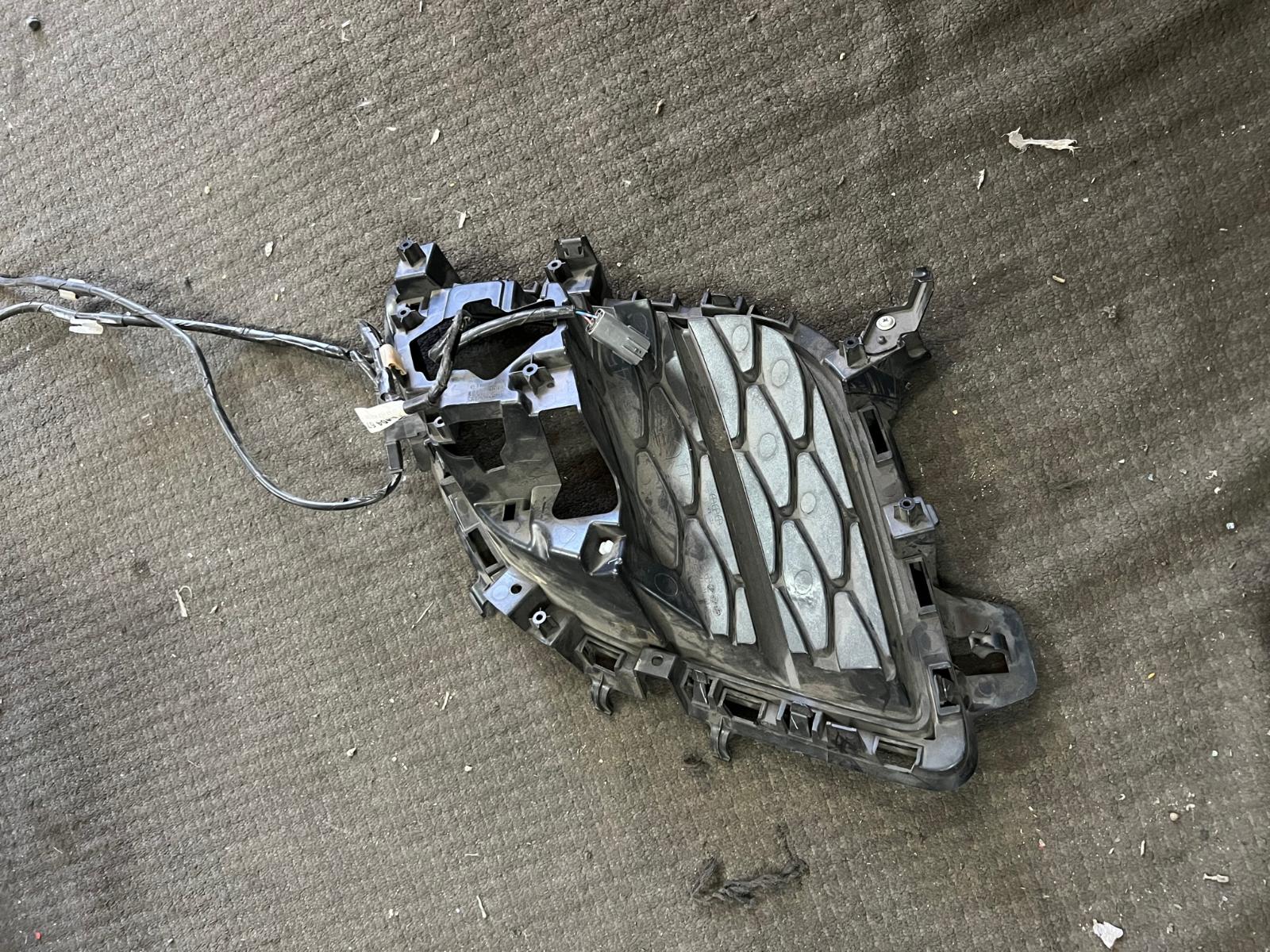 View Auto part Grille Mazda Cx7 2010