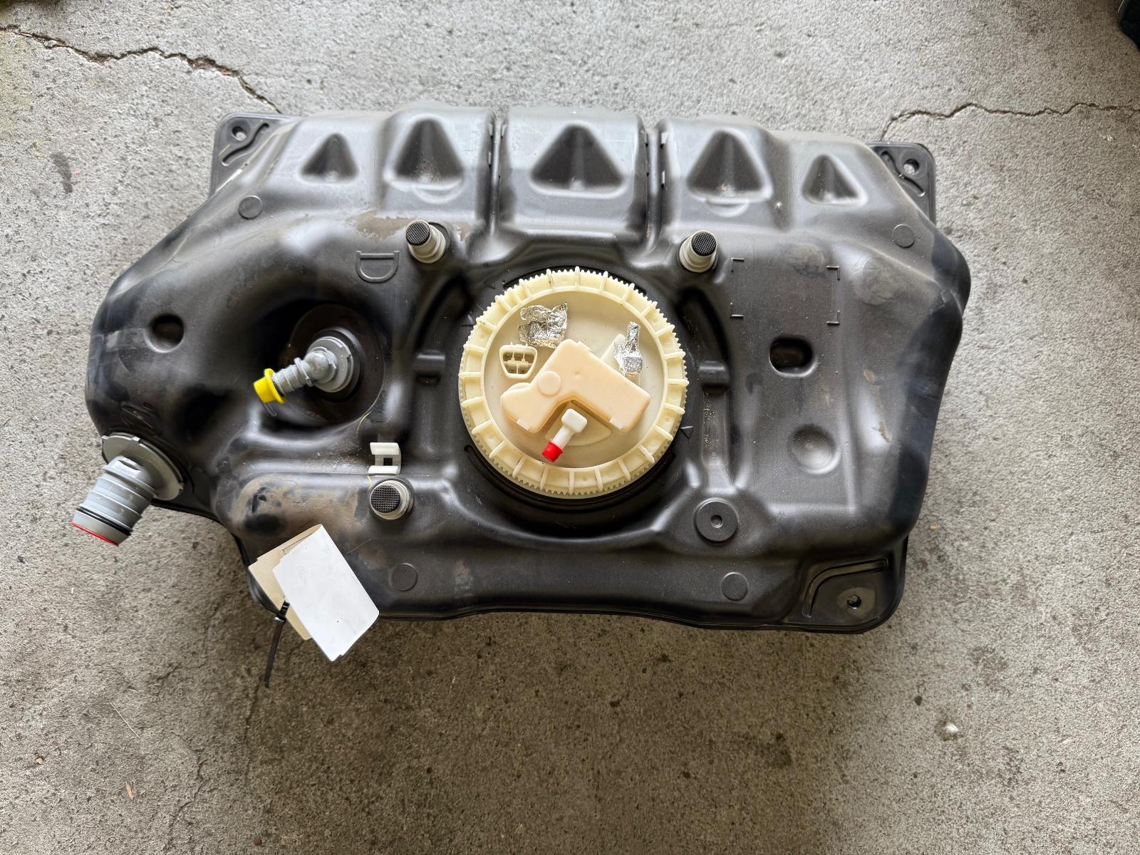 View Auto part Fuel Tank Toyota Yaris 2012