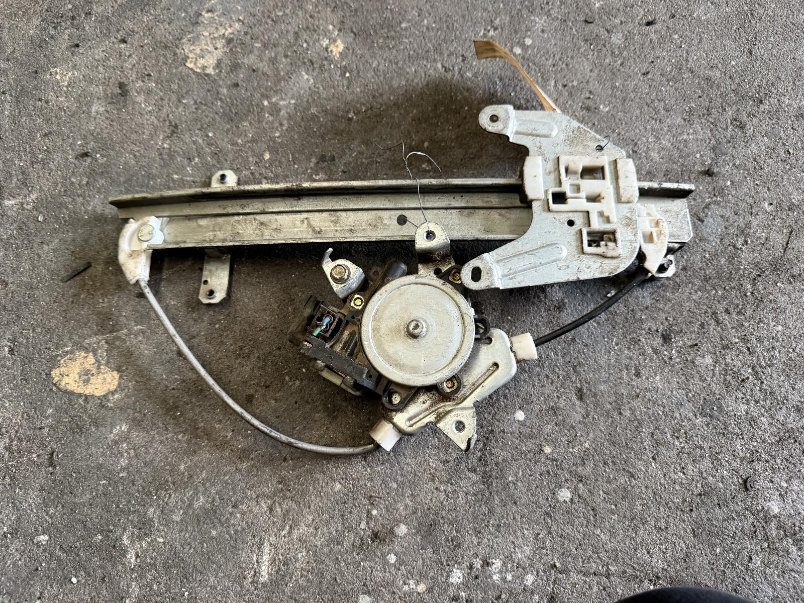 View Auto part Left Rear Wnd Reg/Motor Nissan Maxima 2000