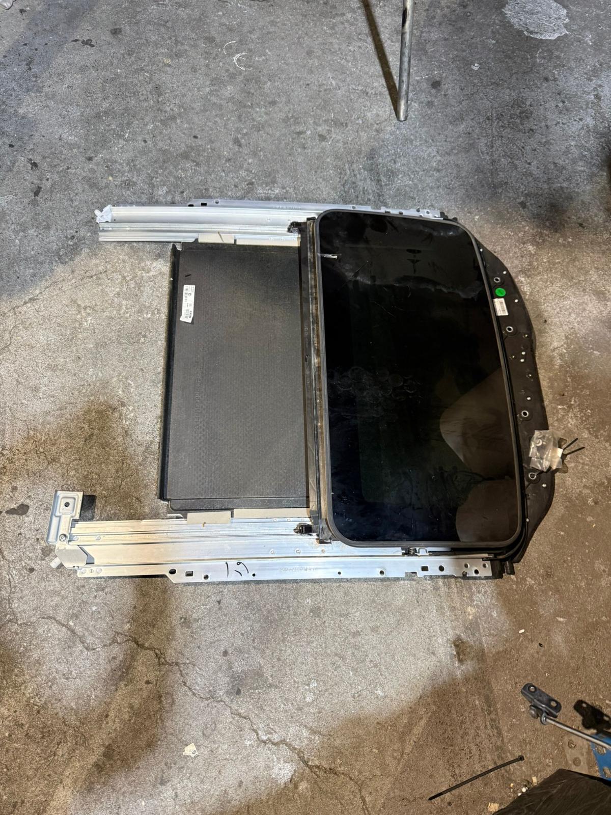 View Auto part Roof Glass/Sunroof/T Holden Commodore 2018