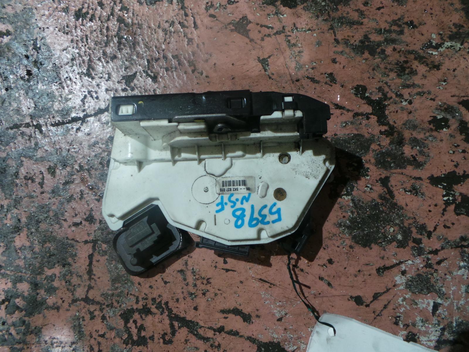 View Auto part Door/Boot/Gate Lock Volkswagen Golf 2009