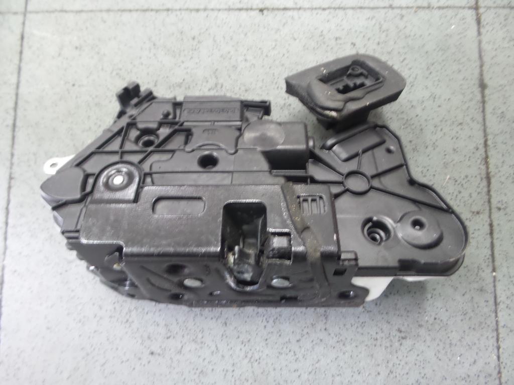 View Auto part Door/Boot/Gate Lock Volkswagen Golf 2009