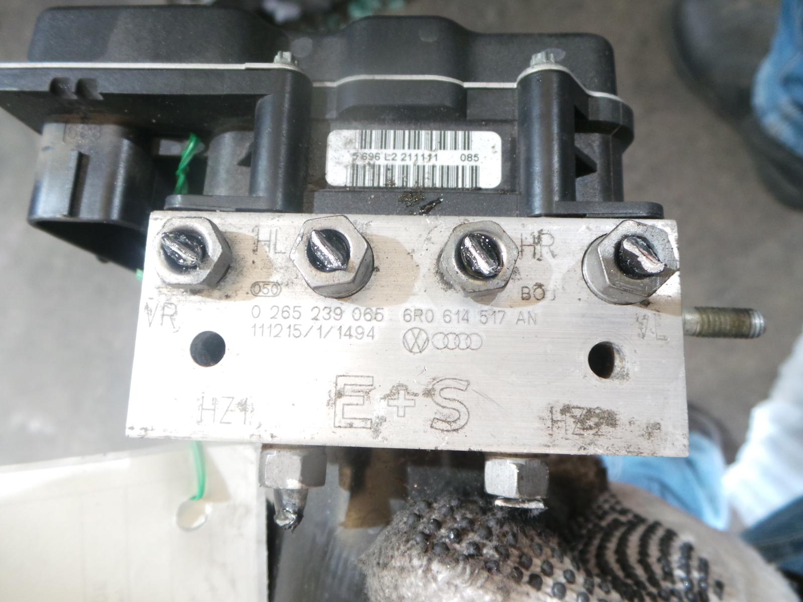2012 Volkswagen Polo Abs Pump/Modulator View Auto part Abs Pump/Modulator Volkswagen Polo 2012