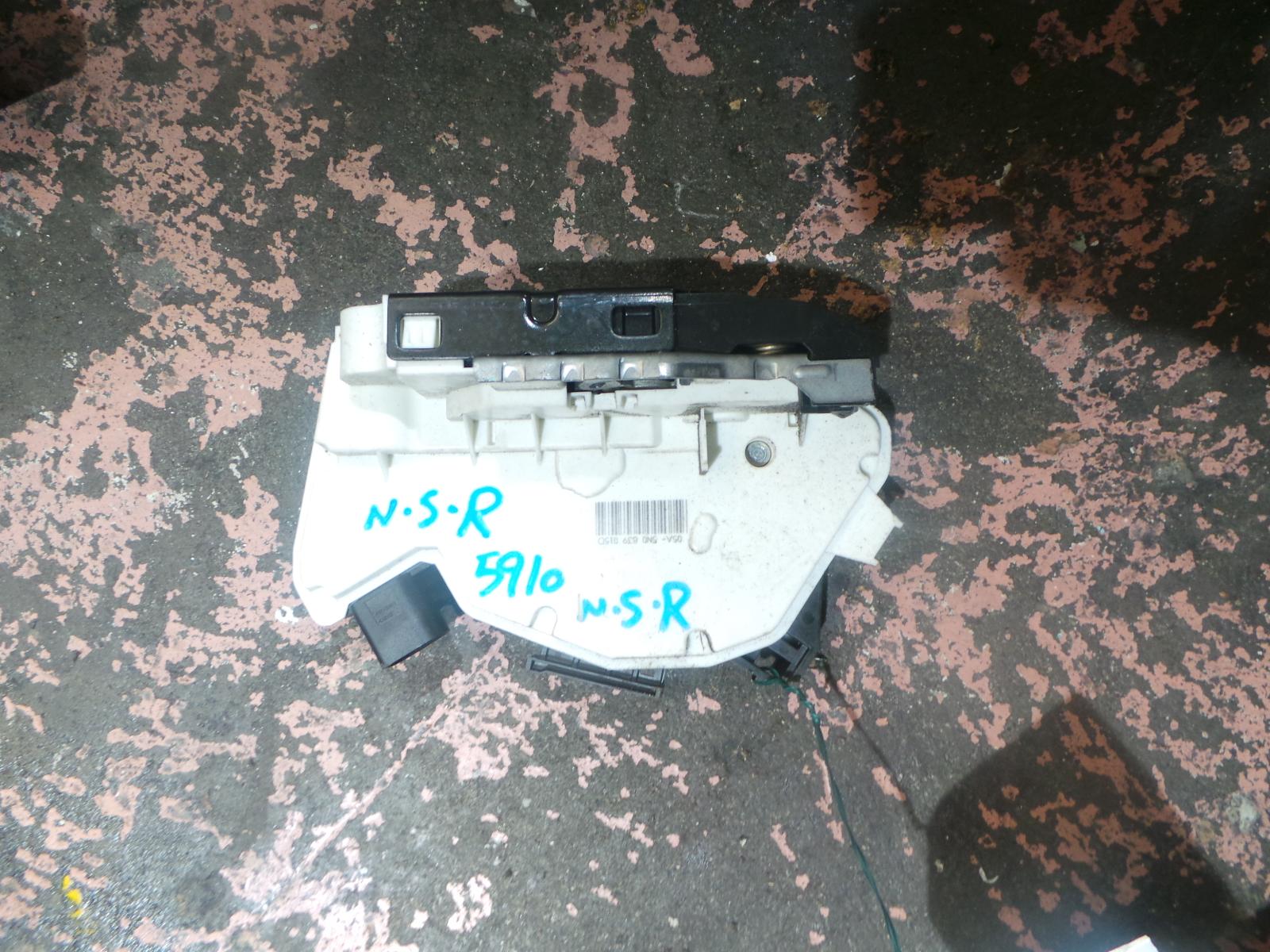 2010 Volkswagen Tiguan Door/Boot/Gate Lock View Auto part Door/Boot/Gate Lock Volkswagen Tiguan 2010