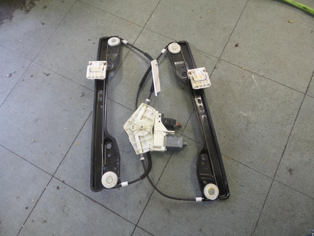 2010 Dodge Journey Right Front Window Reg/Motor View Auto part Right Front Window Reg/Motor Dodge Journey 2010
