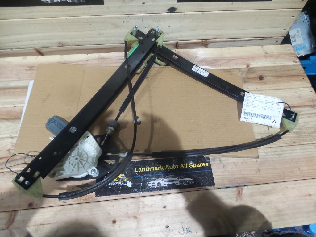 View Auto part Left Front Window Reg/Motor Audi Q3 2015