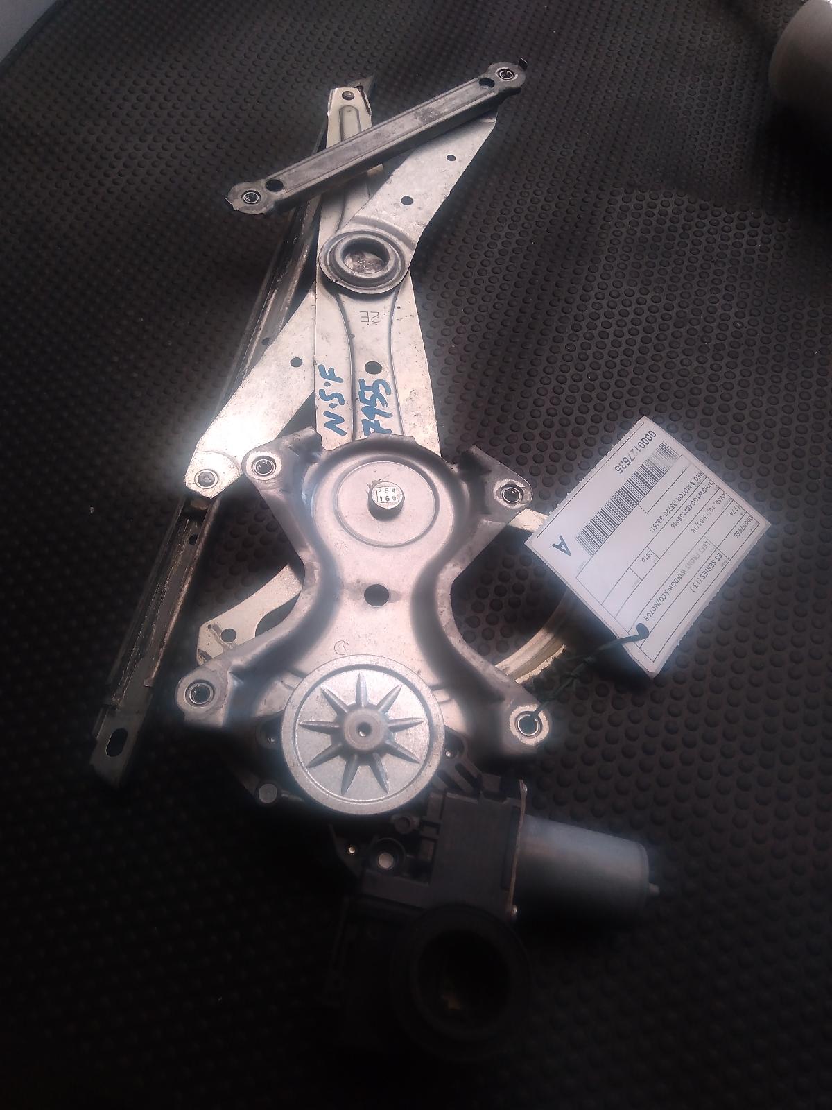 2016 Lexus Es Series (13-) Left Front Window Reg/Motor View Auto part Left Front Window Reg/Motor Lexus Es Series (13-) 2016