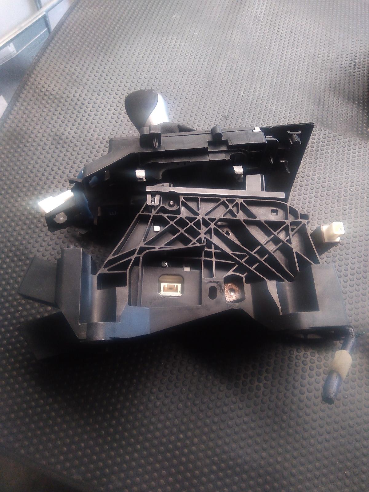 2016 Lexus Es Series (13-) Gear Stick/Shifter View Auto part Gear Stick/Shifter Lexus Es Series (13-) 2016