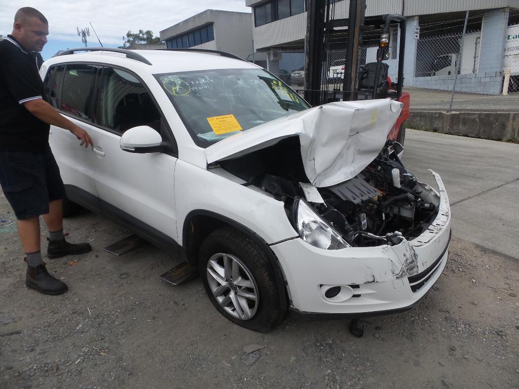 View Auto part Right Front Window Reg/Motor Volkswagen Tiguan 2010