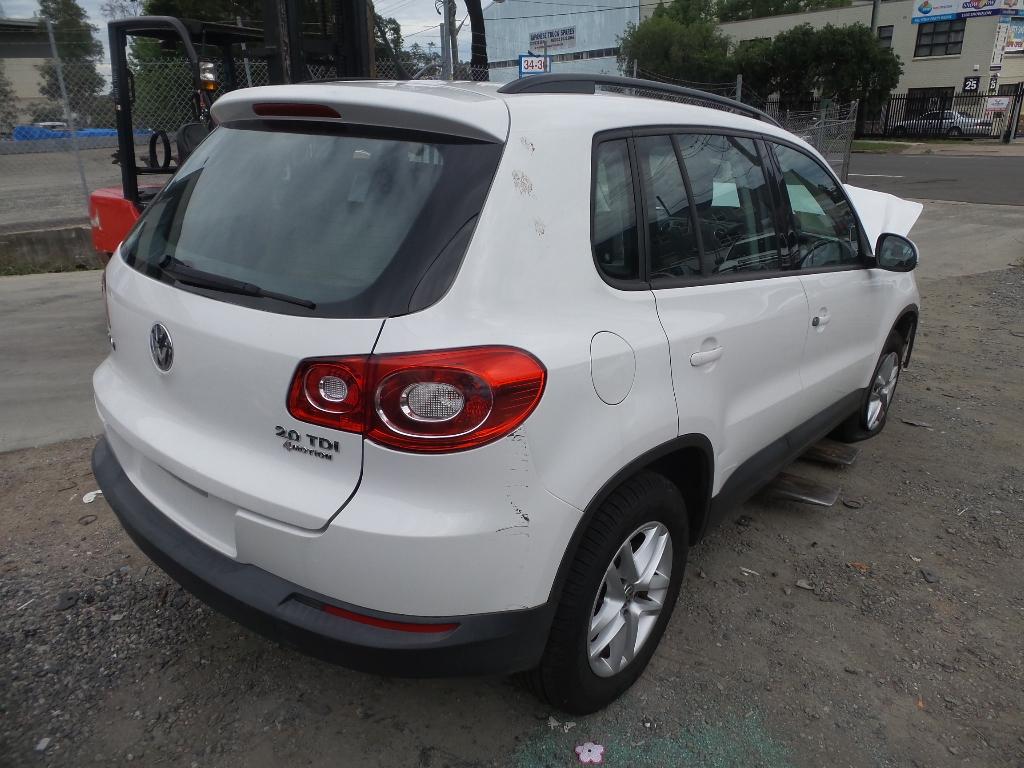 View Auto part Right Front Window Reg/Motor Volkswagen Tiguan 2010