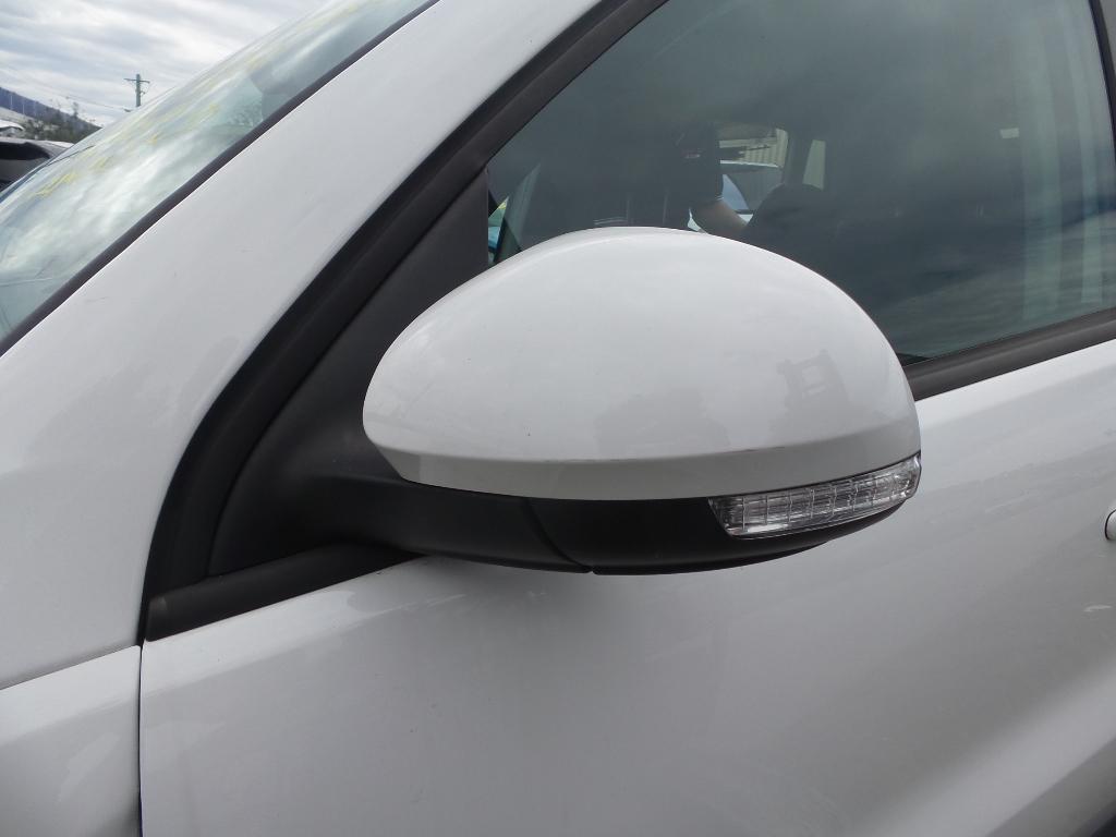 View Auto part Right Front Window Reg/Motor Volkswagen Tiguan 2010