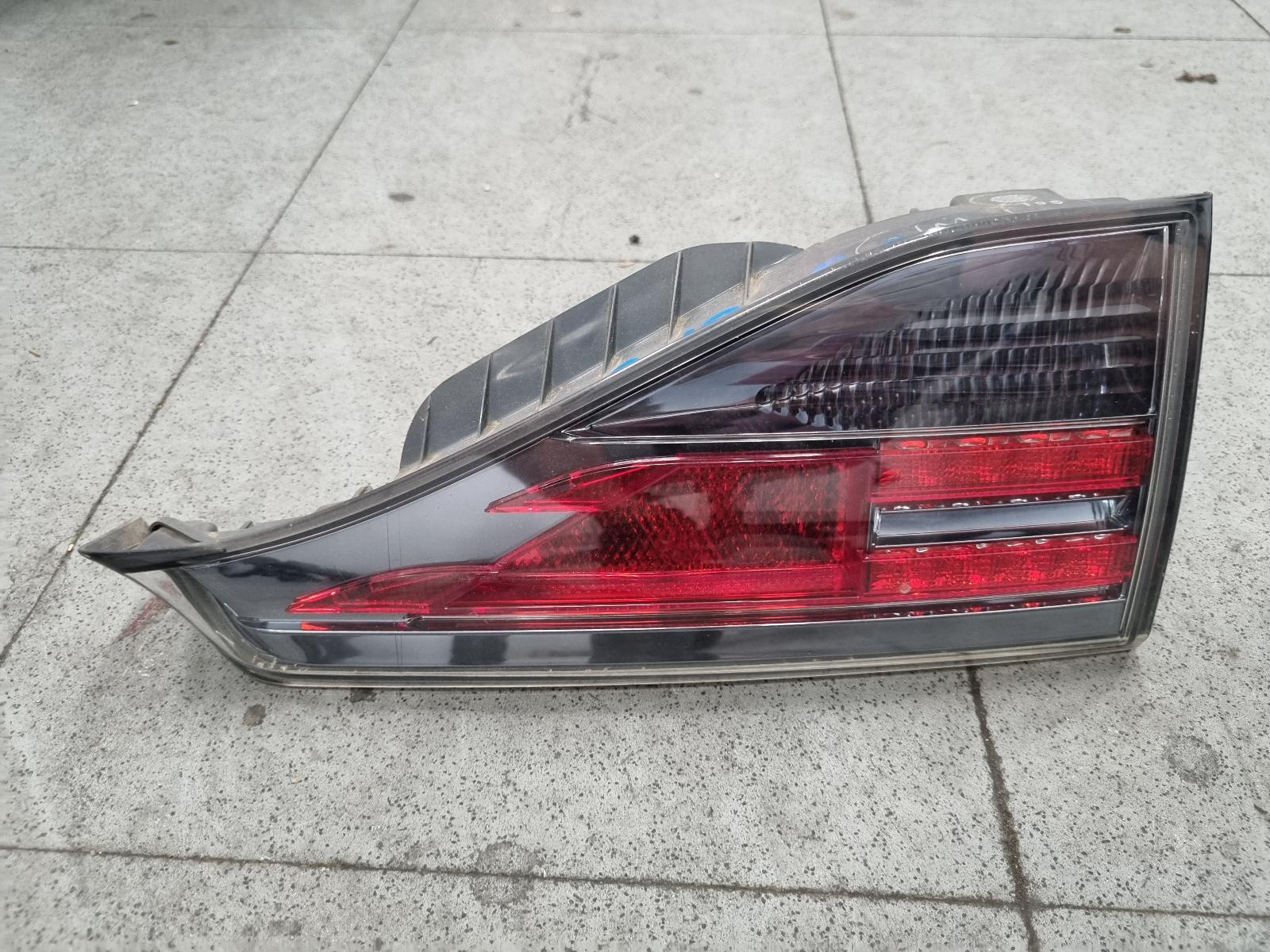 View Auto part Rear Garnish Lexus Ct200h 2012