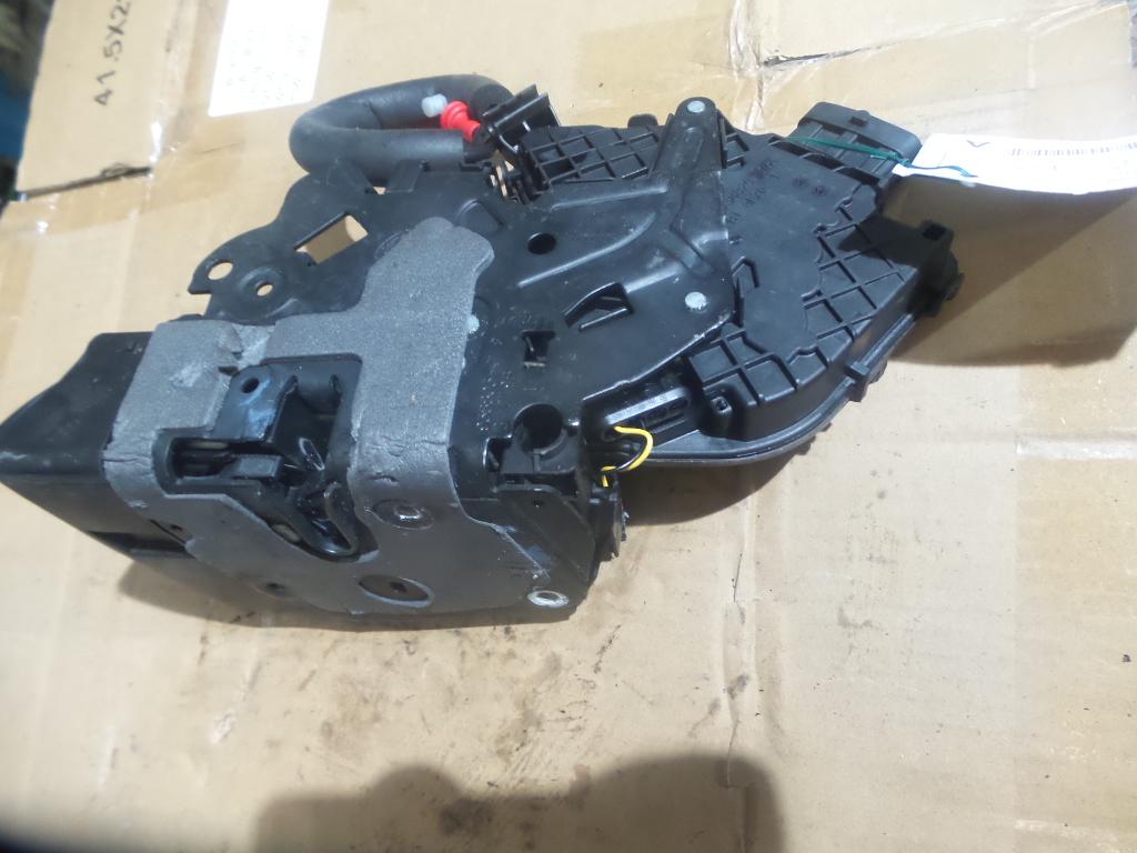 View Auto part Door/Boot/Gate Lock Land Rover Discovery Sport 2020