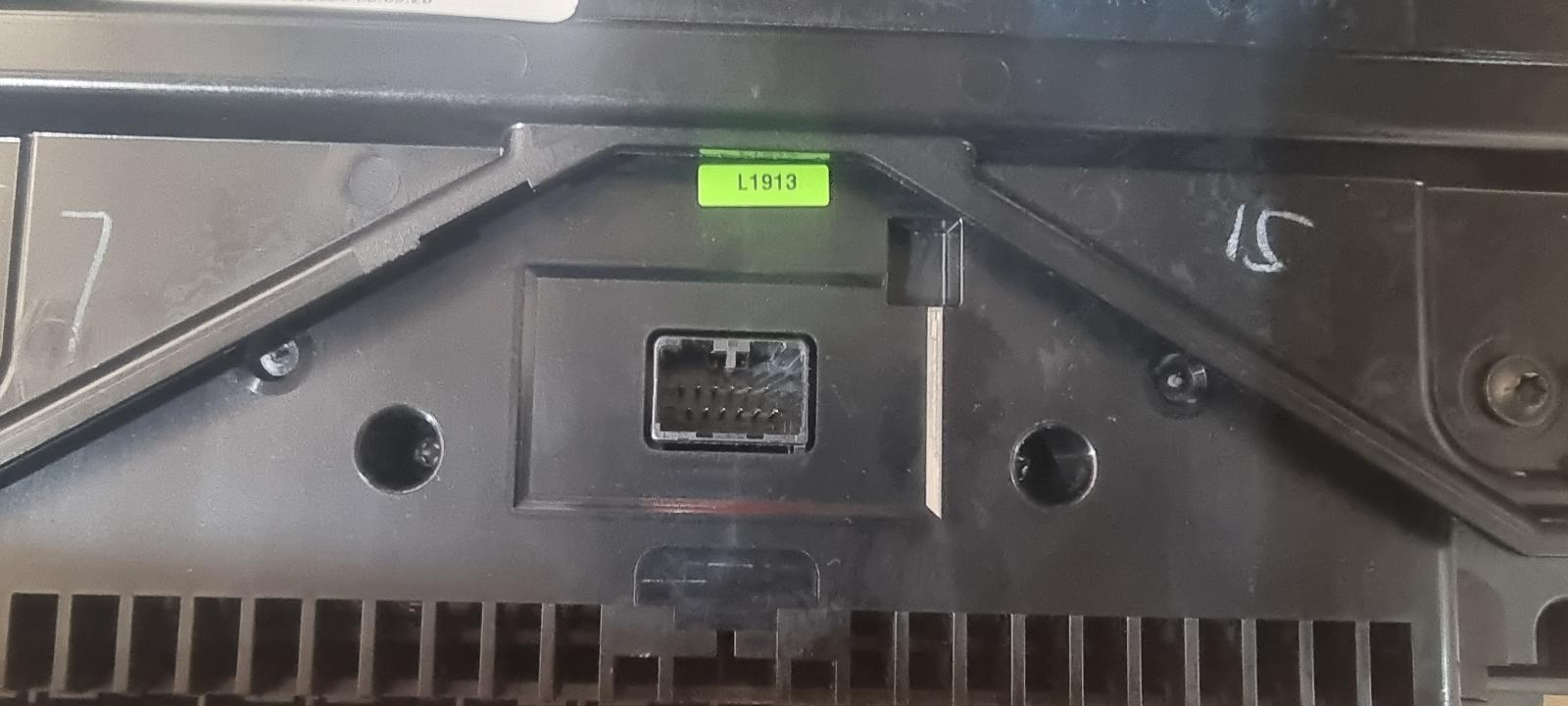 View Auto part Heater/Ac Controls Land Rover Discovery Sport 2020