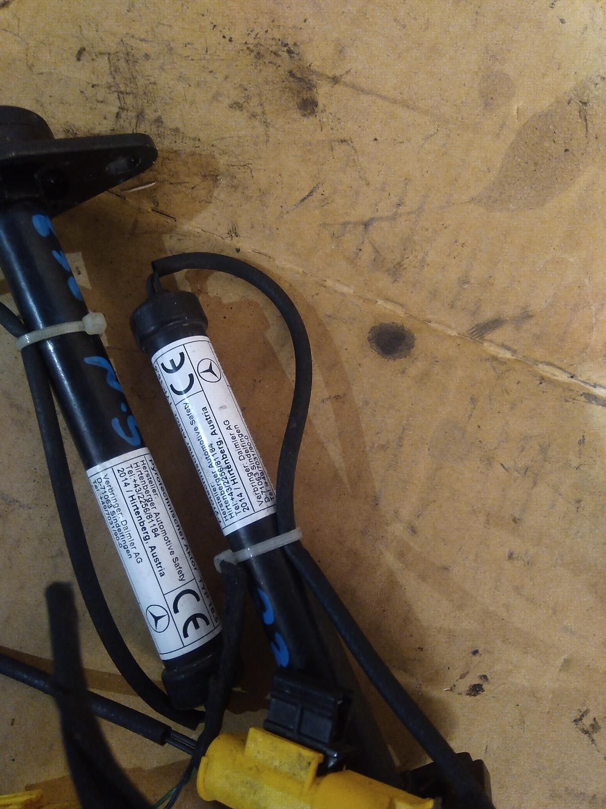 View Auto part Bonnet Hinge/Strut Mercedes C Class 2015