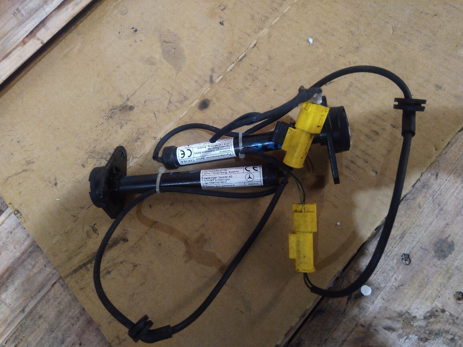 View Auto part Bonnet Hinge/Strut Mercedes C Class 2015