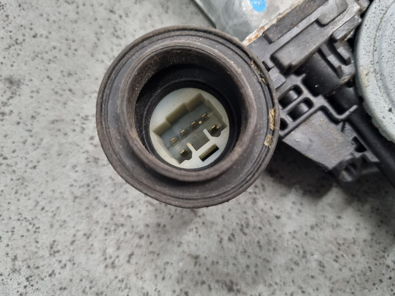2007 Suzuki Swift Right Front Window Reg/Motor View Auto part Right Front Window Reg/Motor Suzuki Swift 2007