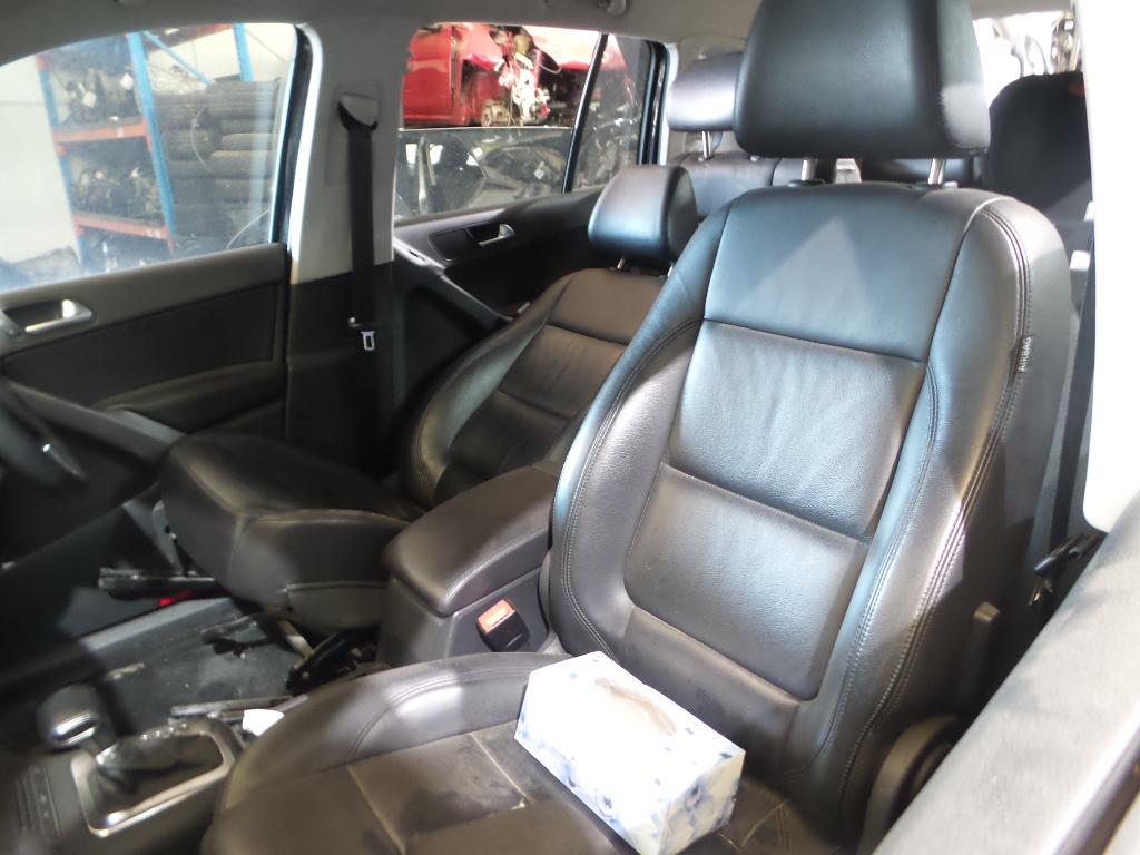 View Auto part Door/Boot/Gate Lock Volkswagen Tiguan 2009