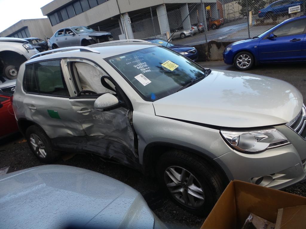 2010 Volkswagen Tiguan Door/Boot/Gate Lock View Auto part Door/Boot/Gate Lock Volkswagen Tiguan 2010