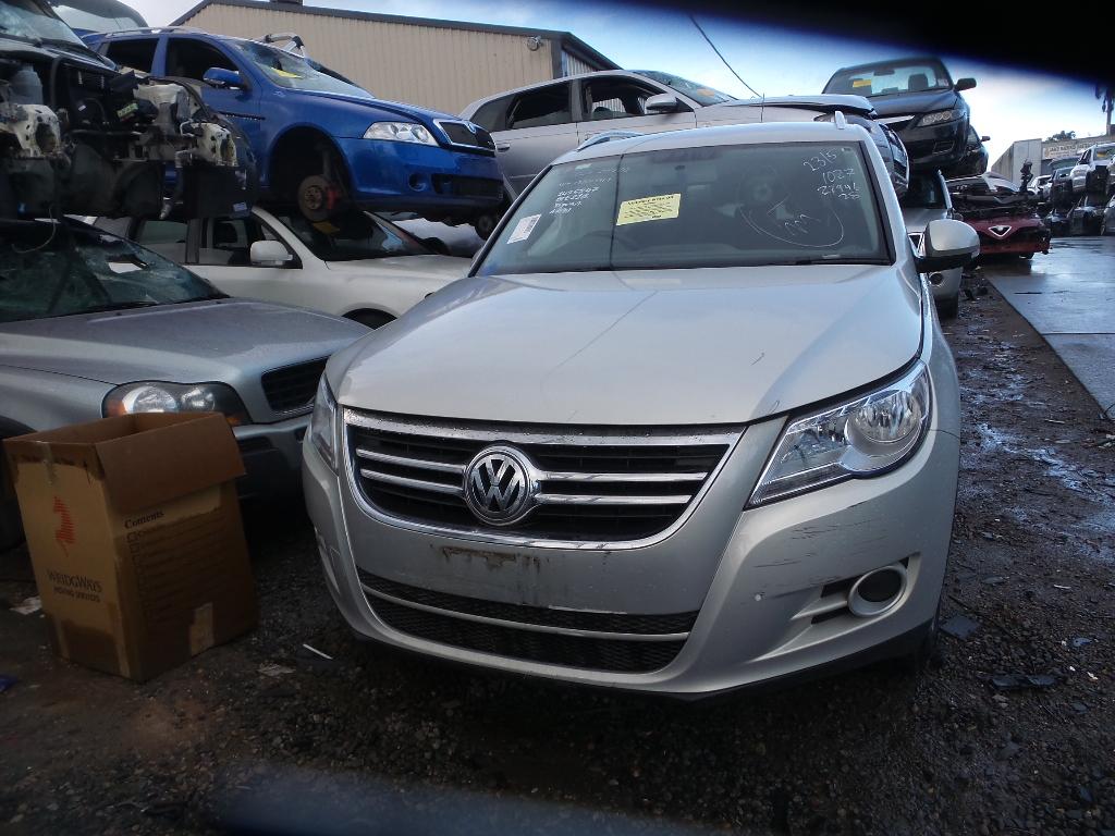 2010 Volkswagen Tiguan Door/Boot/Gate Lock View Auto part Door/Boot/Gate Lock Volkswagen Tiguan 2010