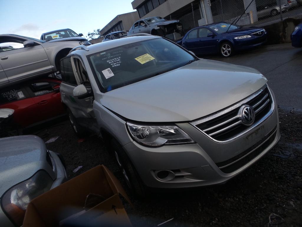 2010 Volkswagen Tiguan Door/Boot/Gate Lock View Auto part Door/Boot/Gate Lock Volkswagen Tiguan 2010