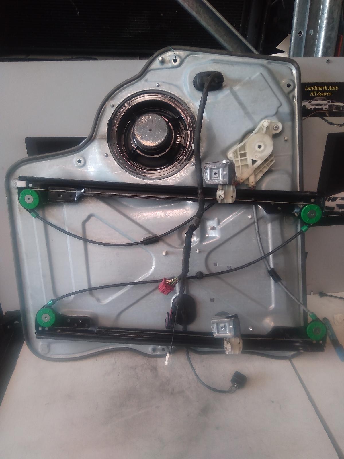 View Auto part Left Front Window Reg/Motor Volkswagen Transporter 2016
