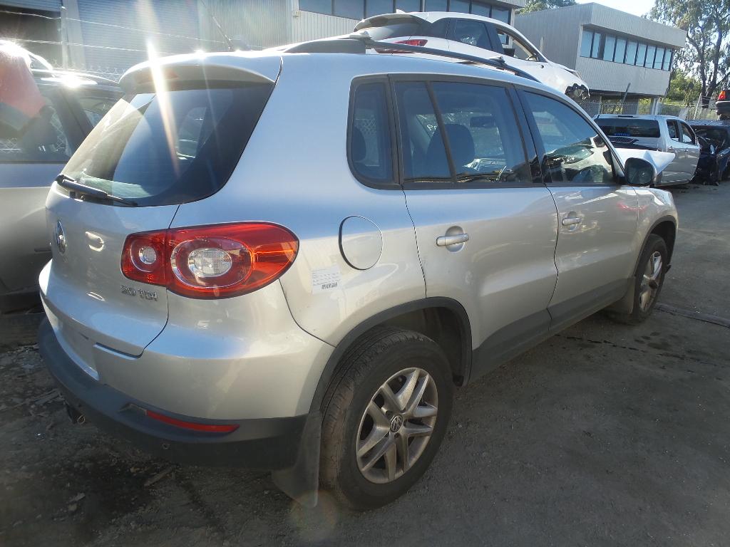 2008 Volkswagen Tiguan Left Door Mirror View Auto part Left Door Mirror Volkswagen Tiguan 2008