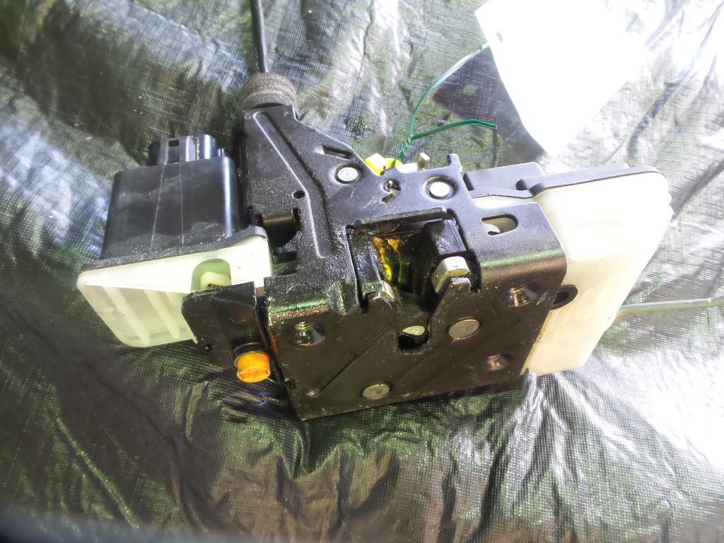2004 Volvo Xc90 Door/Boot/Gate Lock View Auto part Door/Boot/Gate Lock Volvo Xc90 2004