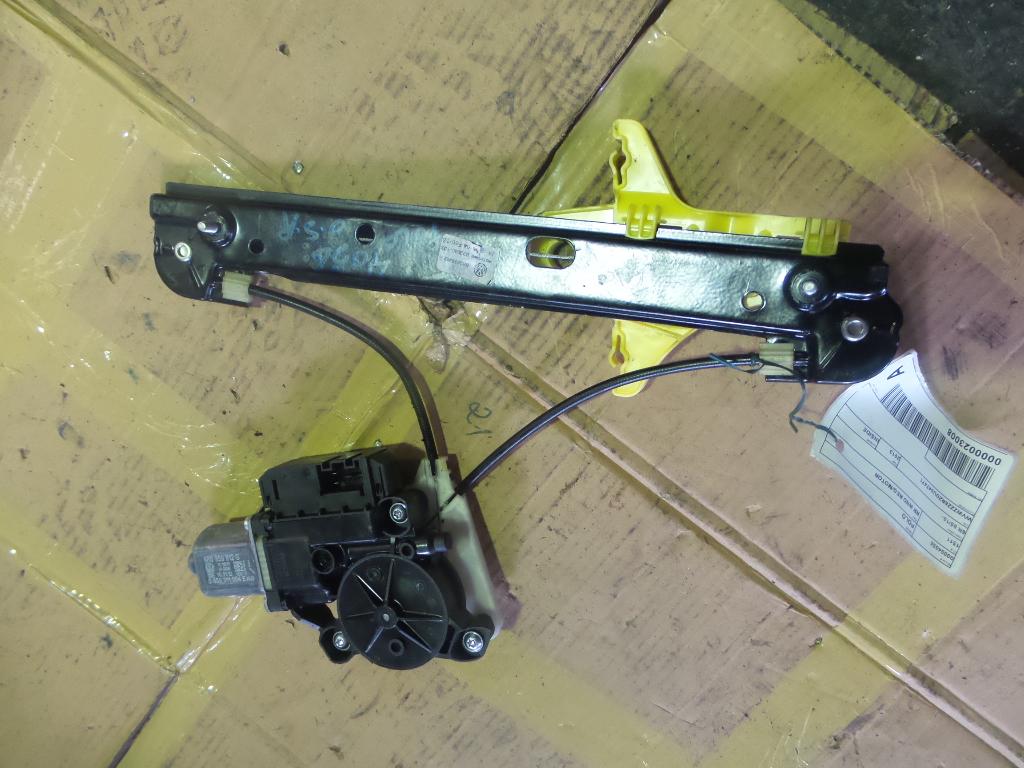View Auto part Right Rear Wnd Reg/Motor Volkswagen Polo 2013