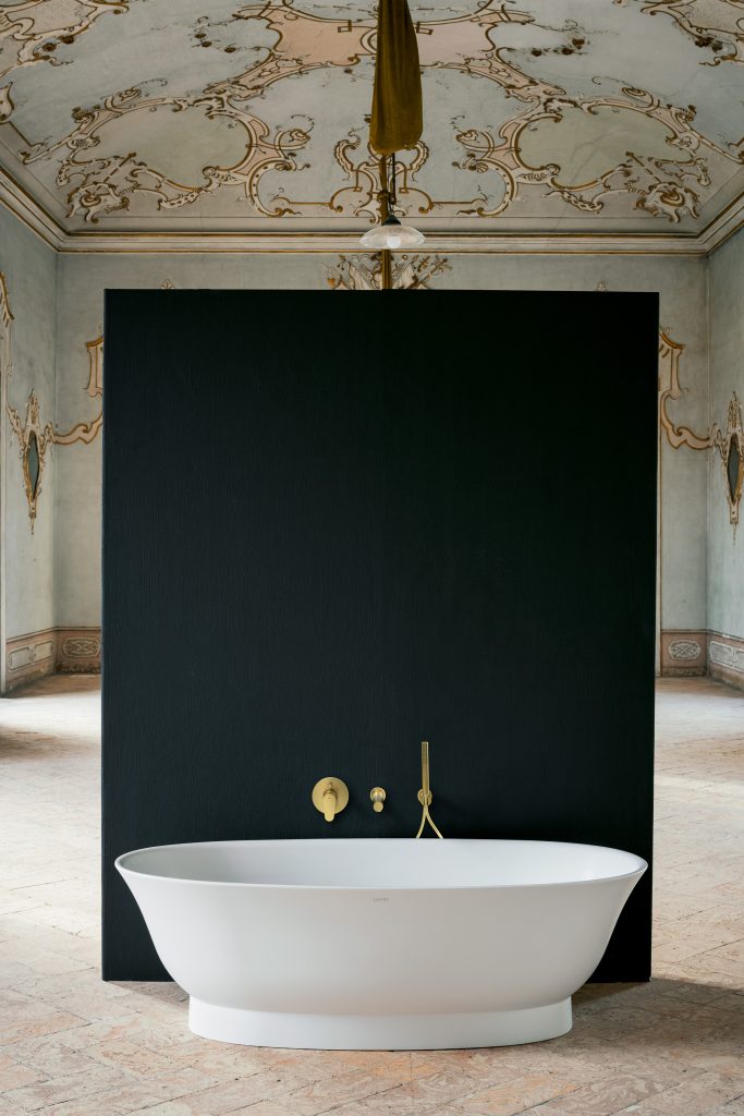 The New Classic bathtub with bath mixer and spout.