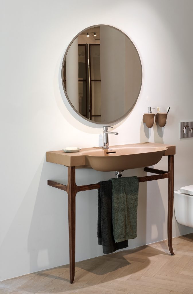 The New Classic vanity washbasin with washbasin frame.
