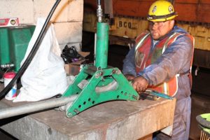 Pipe bending machine