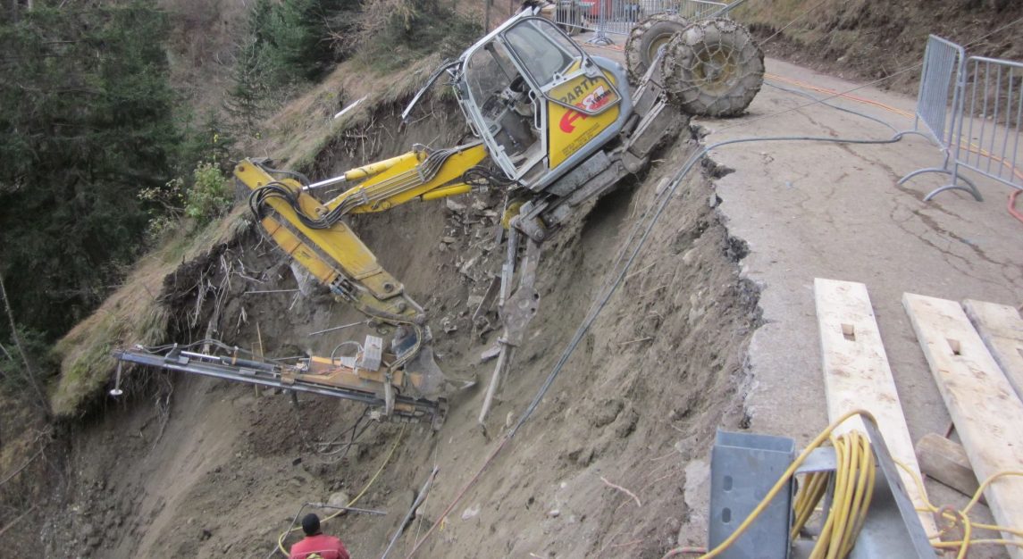 Spider excavator tyre chains