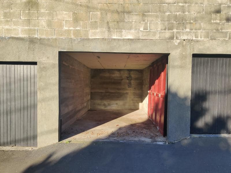 Convenient, Secure Garage in Northland