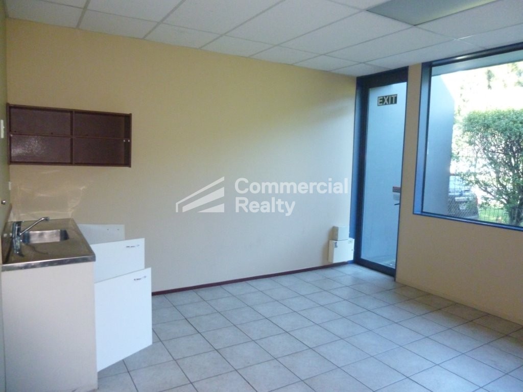 Ground floor office in the Airport Oaks - Image 7