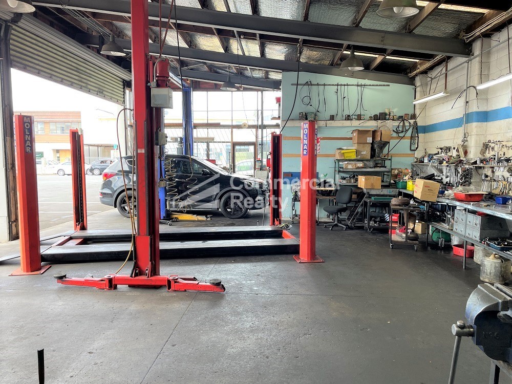 PRICE REDUCED! OWNER WANTS ACTION! PRESENT OFFERS! - Image 3