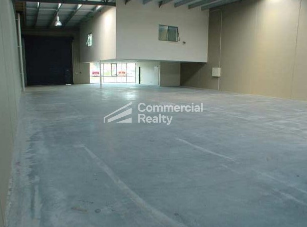 590 sqm Showroom & Warehouse - Image 3