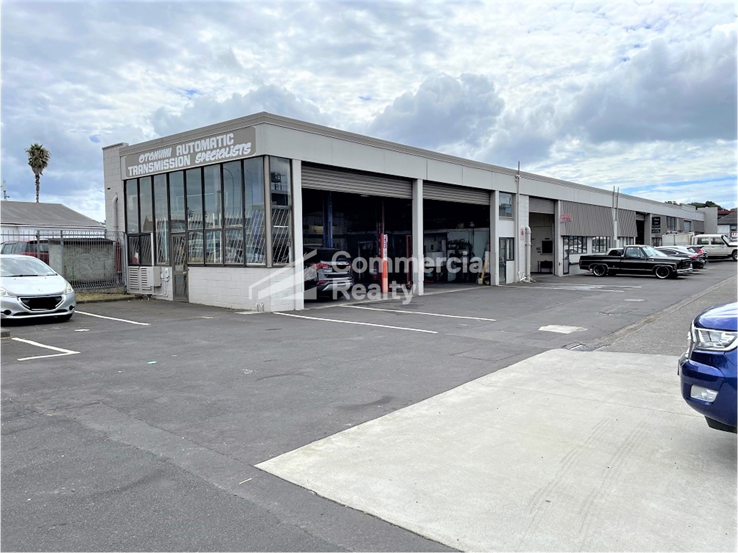 PRICE REDUCED! OWNER WANTS ACTION! PRESENT OFFERS! - Image 7