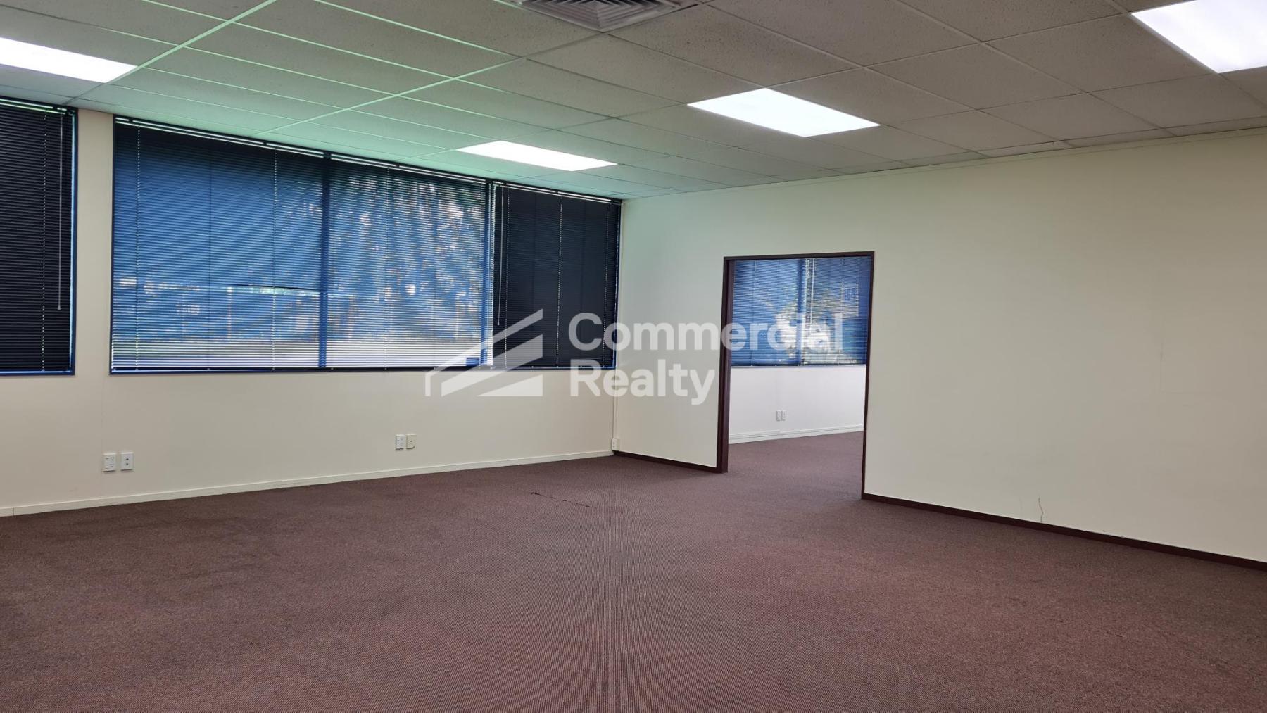 Ground floor office in the Airport Oaks - Image 4