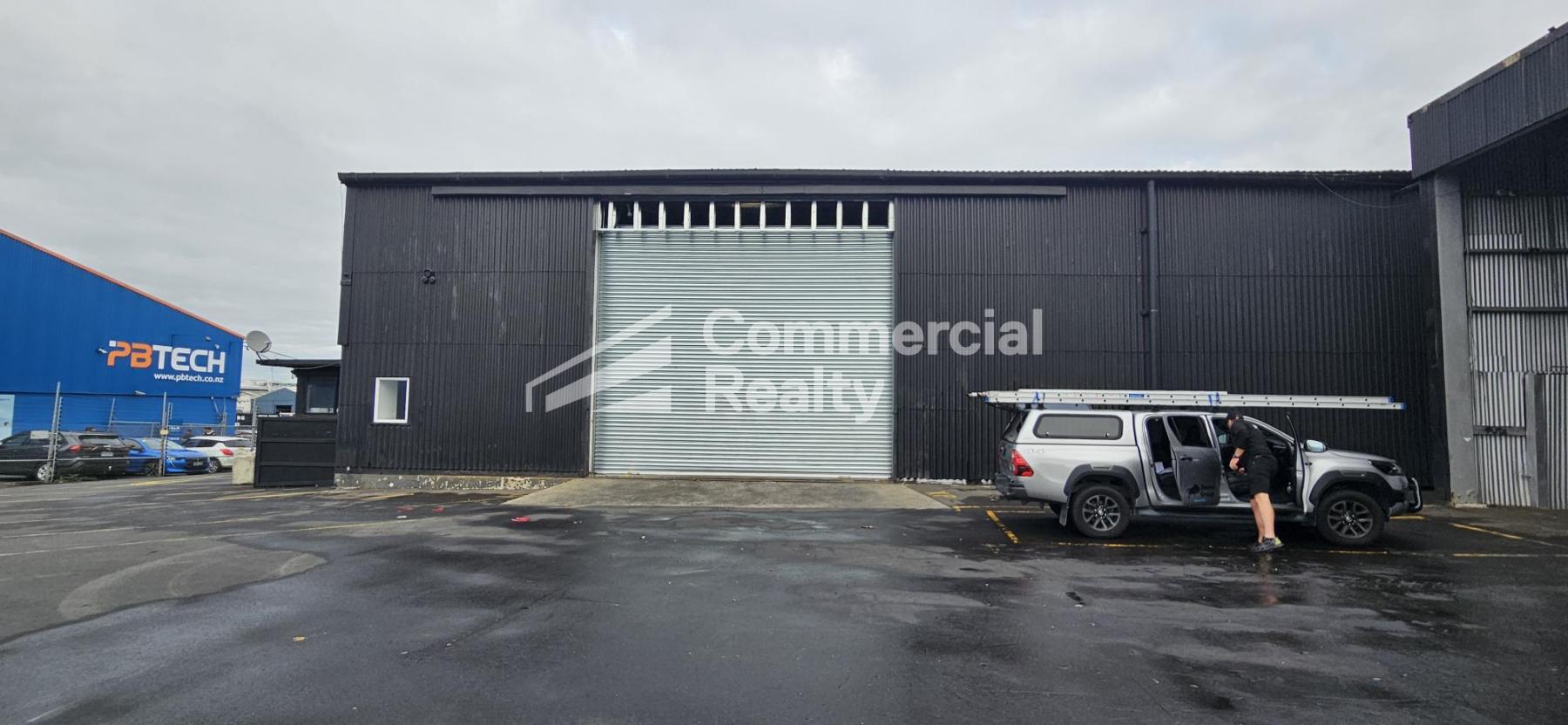 Warehouse 1166 sqm with large covered canopy area - Image 2