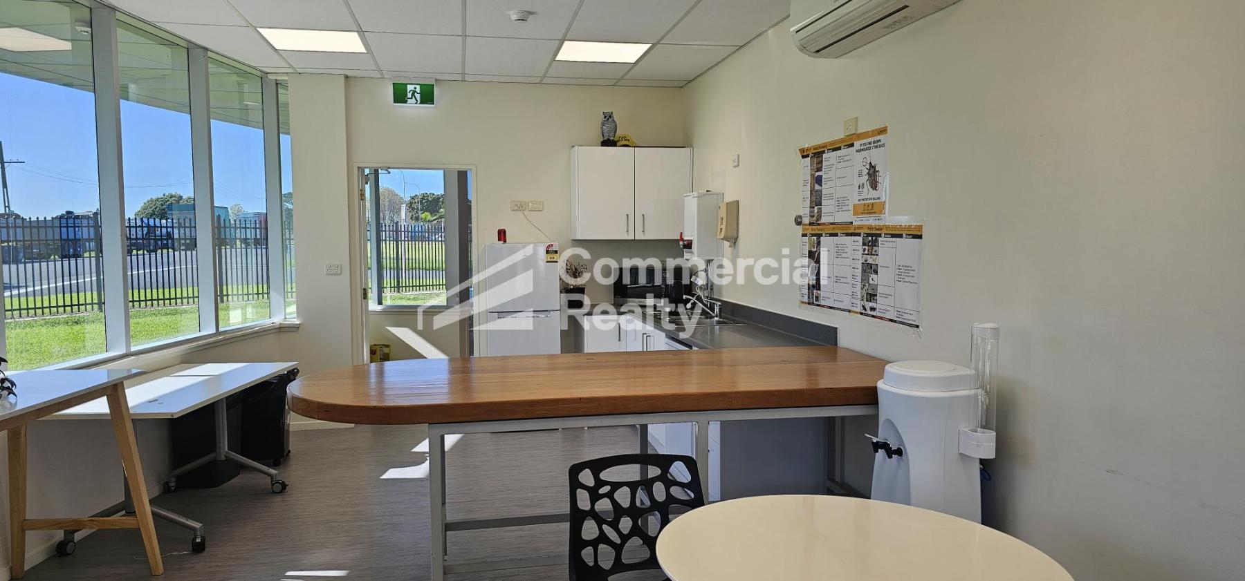 Premium Office at the Airport Oaks - Image 5