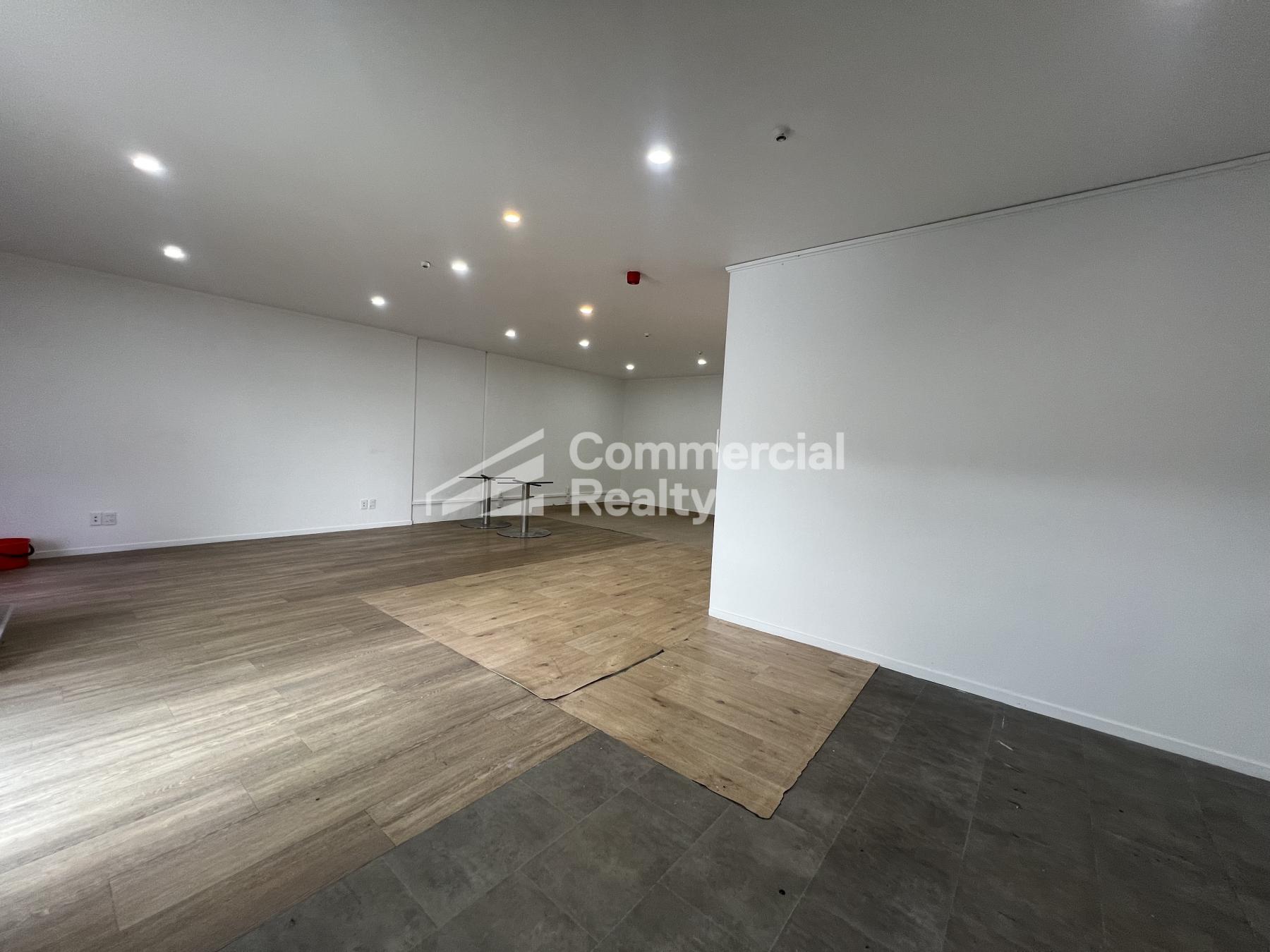 Tidy Live/Work Commercial Unit - Image 4