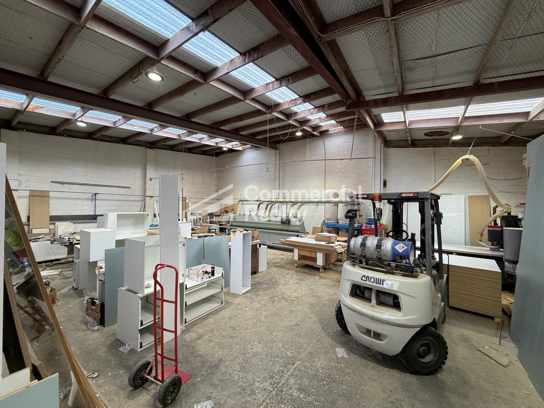 210m2 Warehouse on Harris Rd - Image 1