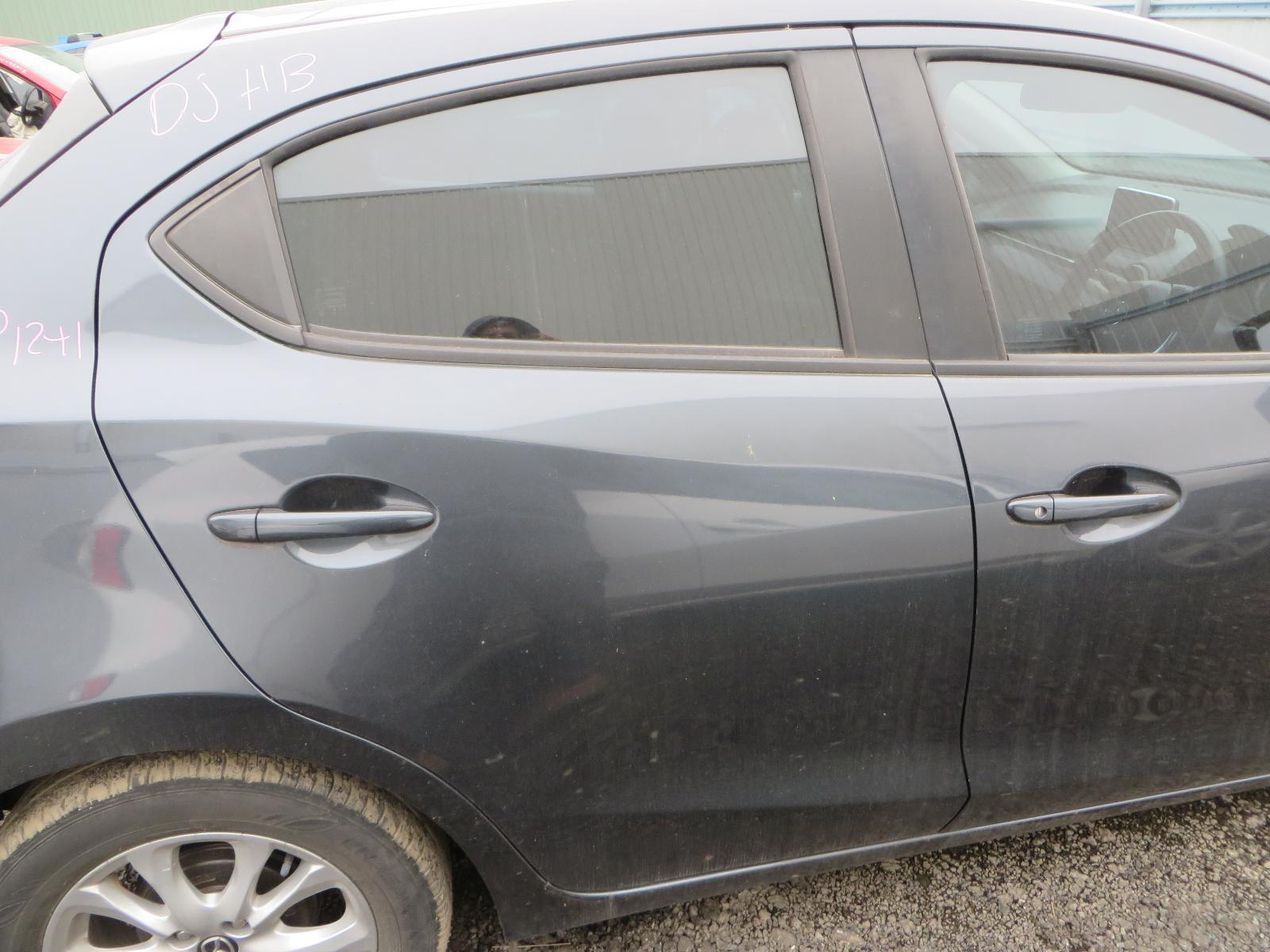 View Auto part Grille Mazda 2 2016