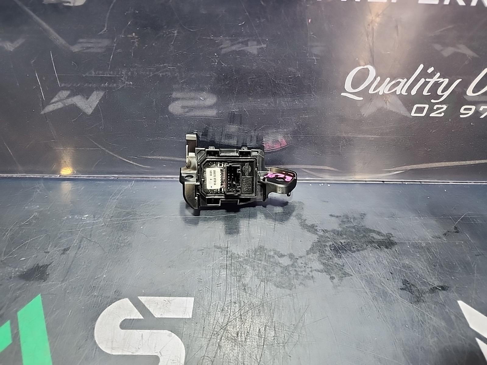 View Auto part Misc Switch/Relay Nissan Qashqai 2016