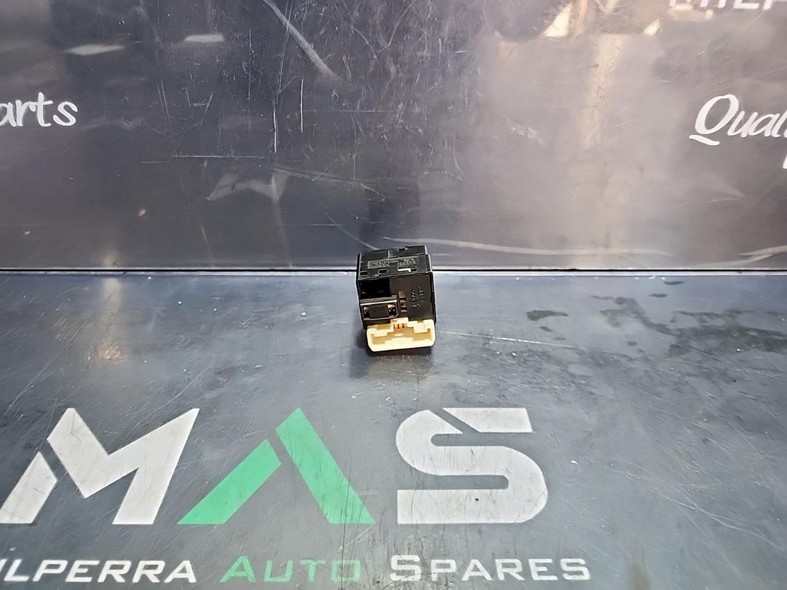 View Auto part Misc Switch/Relay Subaru Forester 2009