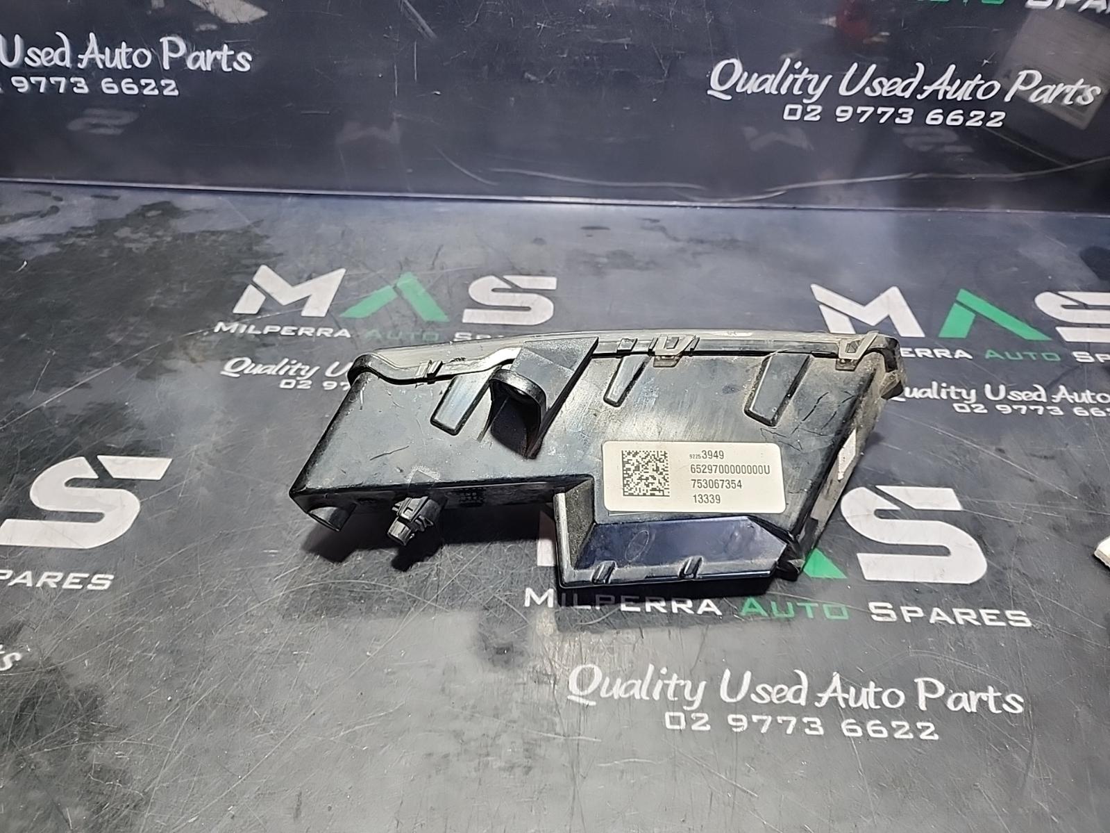 View Auto part Left Indicator/Fog/Side Holden Commodore 2014