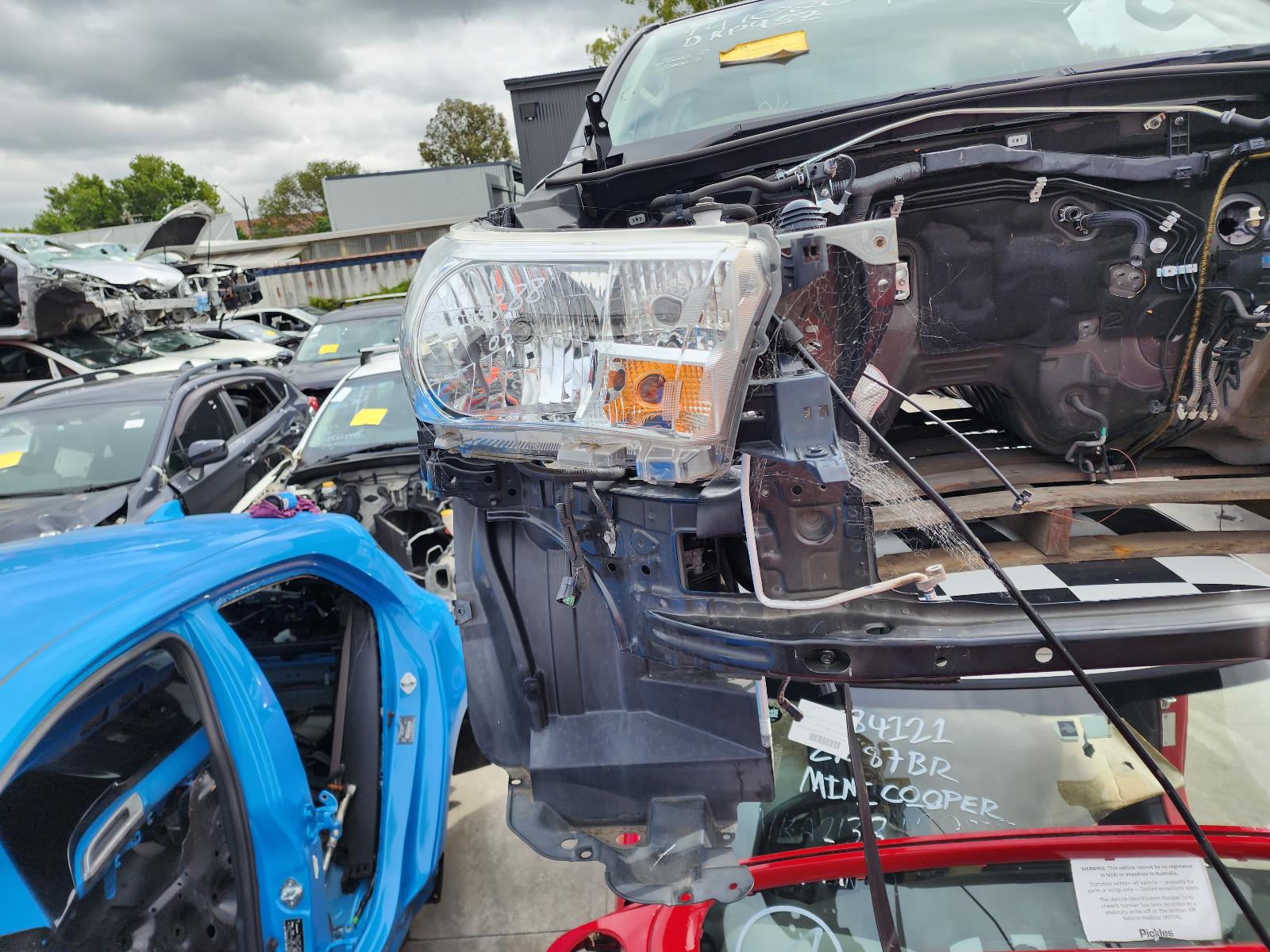 View Auto part Misc Bracket Toyota Hilux 2016