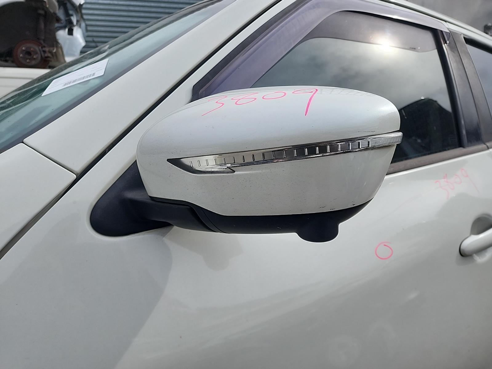 View Auto part Fuel Door / Filler Nissan Juke 2016